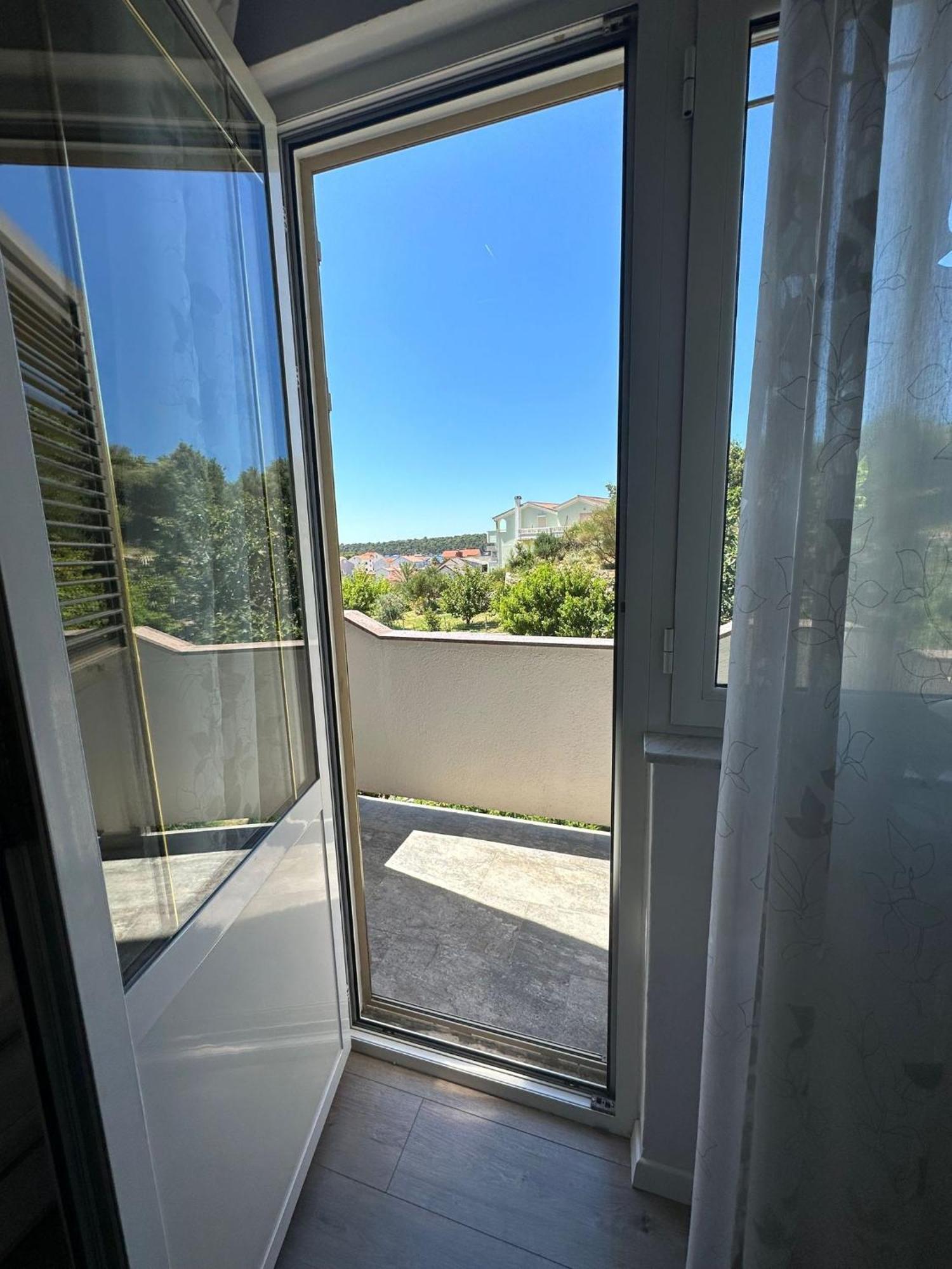 Apartmani Vinko near Rab center Rab Town Esterno foto