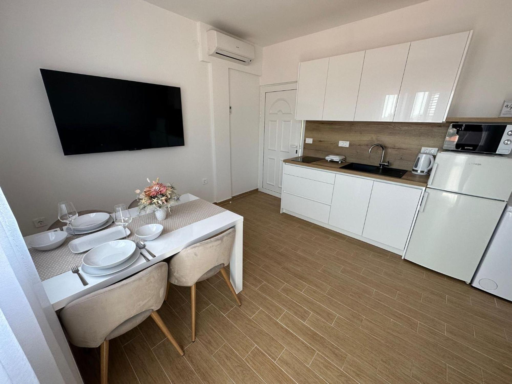 Apartmani Vinko near Rab center Rab Town Esterno foto