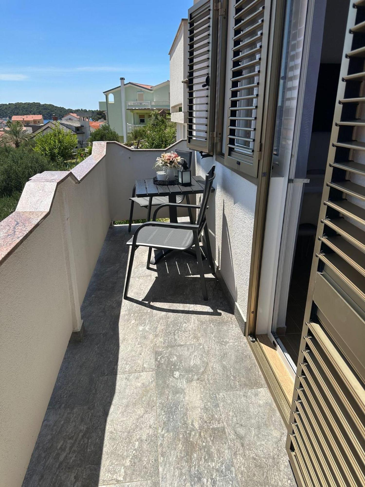 Apartmani Vinko near Rab center Rab Town Esterno foto