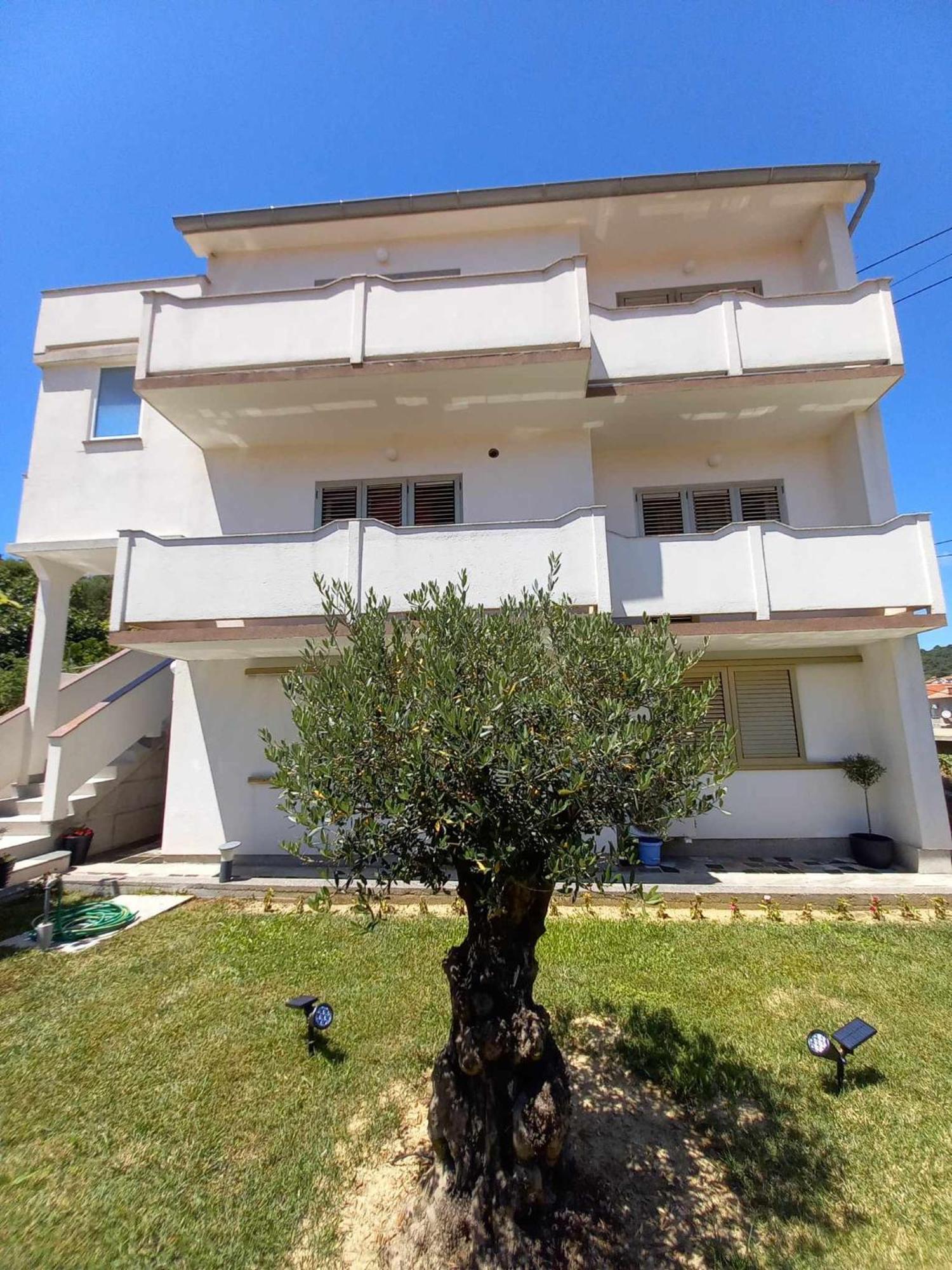Apartmani Vinko near Rab center Rab Town Esterno foto